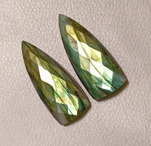 Pierre précieuse Labradorite Aurora Glow taille lance, paire de pierres facettées or olive, pierres lâches pour la fabrication de bijoux 15x40x7mm, pierres d'artisans - Product Image 1
