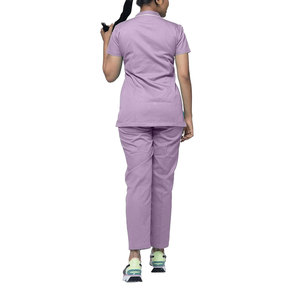 Conjunto de Uniforme Médico Ligero y Antiarrugas para Mujer: Blusa de Enfermera y Pantalón Jogger para Cirujanos - Product Image 3