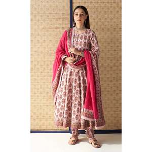Magnifique ensemble haut-bas et dupatta en mousseline de soie à imprimé numérique, taille XL, manches longues - Product Image 2