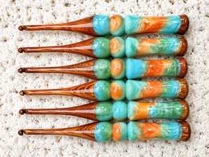High-quality Belladec Durable Eco-Friendly <b>Crochet</b> <b>Hooks</b> Colorful Resin Handles for Hand Knitting Customized Shape Classic Style - Product Image 2
