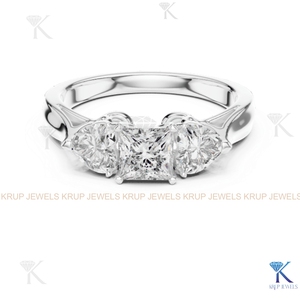 Anillo de Diamantes CVD Cultivados en Laboratorio con 3 Piedras, Corte Princesa y Corazón, Oro Sólido - Product Image 6