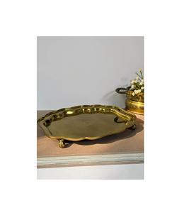 Bandeja de Servicio de Latón Dorado de Lujo con Detalles Artísticos para Presentación en Mesa de Comedor y Decoración Premium para el Hogar - Product Image 1