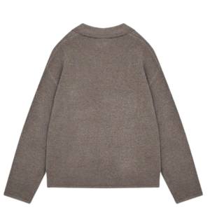 Polo à manches longues en tricot bouclé marron, chaud et tendance, design classique avec tissu en tricot doux - Product Image 2