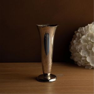 Elegant <b>Red</b> Iron Flower <b>Vase</b> Tall Tabletop Decorative Metal <b>Vases</b> Wholesale Contemporary Desktop Floral Pot for Interior Decor - Product Image 2