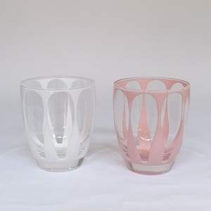 Gobelets en acrylique colorés en forme de ventre - Product Image 6