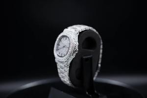 Reloj de Pulsera Moderno de Lujo con Diamantes Moissanite para Hombre, con Esfera Morada Intensa y Estilo Hip Hop - Product Image 4