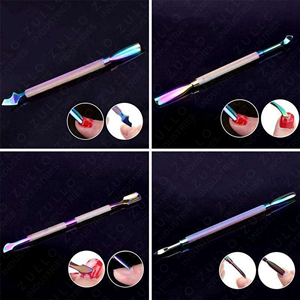 Pousse-cuticules et grattoir à ongles en acier inoxydable avec revêtement arc-en-ciel OEM pour manucure, pédicure et nail art professionnels - Product Image 3