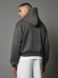 Sweat à capuche zippé épais et lourd gris foncé pour homme, coupe oversize et courte, avec logo personnalisé, épaules tombantes, double fermeture éclair, 100% coton, hiver, USA, Y2K - Product Image 3