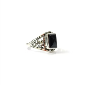 Bague en argent 925 avec cabochon rectangulaire en onyx noir, bijoux faits à la main anti-ternissement - Product Image 3