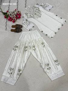 Colección Premium de Satén Japonés con Bordado y Lentejuelas, Trajes Farshi Salwar Listos para Usar a Precio de Mayoreo - Product Image 2