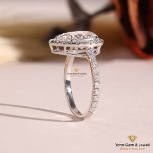 แหวนทรงลูกแพร์สำหรับการขอแต่งงานที่สมบูรณ์แบบ ทองคำแท้ 14K ความใส VVS2 สี F เพชร CVD ผลิตในห้องปฏิบัติการ น้ำหนัก 3.00 กะรัต รับรองโดย IGI - Product Image 3