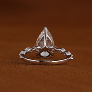 Anillo de compromiso clásico con diamante de corte pera cultivado en laboratorio y laterales marquesa, oro real de 14k, anillo nupcial personalizado, fabricante de joyería fina. - Product Image 6