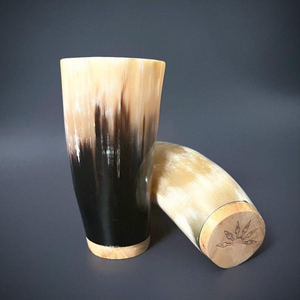 Chope à bière en corne de buffle de style américain traditionnel en grès pour la bière et le vin – Vente en gros - Product Image 1
