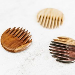 Mini peigne en bambou – Peigne démêlant pour cheveux, écologique et élégant, idéal pour les voyages - Product Image 3