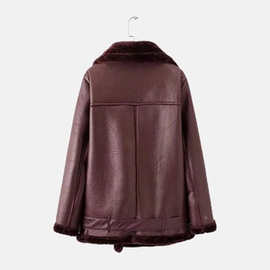 Chaqueta de Cuero para Hombre Estilo Motero con Forro de Piel Sintética, Cierre de Cremallera y Cuello Camisero - Product Image 2