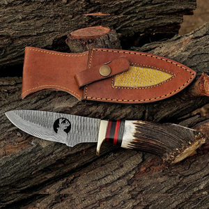 Cuchillo de caza OEM Wirecut de acero de Damasco, tipo Skinner, con mango de asta de ciervo, hoja fija, para camping, actividades al aire libre y EDC, con funda de cuero. - Product Image 1
