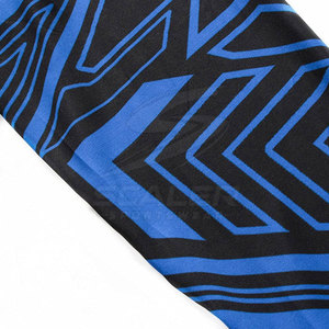 เสื้อรัดกล้ามเนื้อแขนยาวสำหรับผู้ชาย ผ้าสแปนเด็กซ์/โพลีเอสเตอร์ น้ำหนัก 260 กรัม ป้องกันรังสียูวี UPF50+ เนื้อผ้านุ่มสบาย ไร้ตะเข็บ เหมาะสำหรับออกกำลังกาย บราซิลเลี่ยนยิวยิตสู และฟิตเนสประจำวัน - Product Image 5