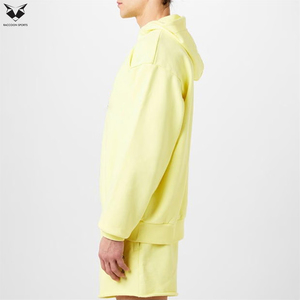 Ensemble sweat à capuche demi-zippé jaune clair et short pour homme, style automne décontracté, en polaire légère – Nouvelle collection - Product Image 2