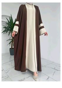 อาบายะห์สีน้ำตาลสองสีสำหรับผู้หญิง ดีไซน์ทันสมัย พร้อมฮิญาบ ความยาวเต็มตัว สวมใส่แบบสุภาพ คอทรงกลม แขนเสื้อทรงตรงลายทาง ผ้าโพลีเอสเตอร์ - Product Image 3