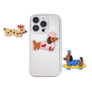 Parche Bordado Termoadhesivo de Dachshund para Gorras, Prendas y Accesorios - Product Image 3