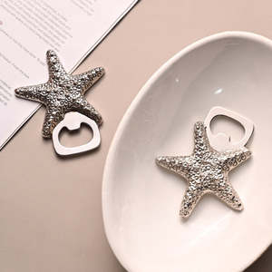 Ouvre-bouteille décoratif en forme d'étoile de mer |   Ouvre-bouteille en métal doré |   Cadeaux de style côtier en gros - Product Image 6