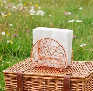 Porte-serviettes en métal fait main avec finition or rose, parfait pour une présentation élégante de papier de soie dans la maison et la décoration de table d'événements. - Product Image 2
