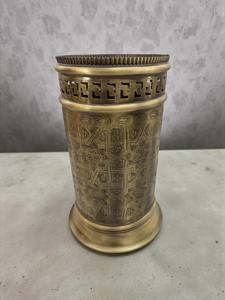 Corbeille à déchets décorative en métal finition or avec motif ajouré, idéale pour une utilisation domestique de luxe et l'hôtellerie, fabriquée à la main en Inde - Product Image 2