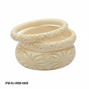 Bijoux ethniques faits à la main pour femmes - Collection de bracelets et clous d'oreilles en résine sculptée colorée, style traditionnel, pour occasions festives et vacances - Product Image 2