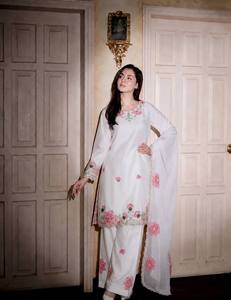 Ensemble Kurta traditionnel pour femmes en coton blanc brodé, longueur cheville, avec dupatta, coupe ample, tenue ethnique style Inde Pakistan - Product Image 4