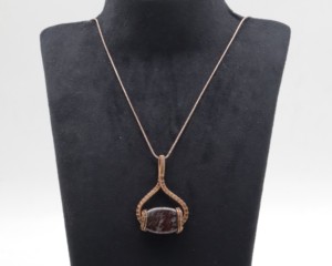 Collier en agate naturelle avec pendentif enroulé de fil de cuivre |   Collier artisanal bohème en pierres précieuses - Product Image 5