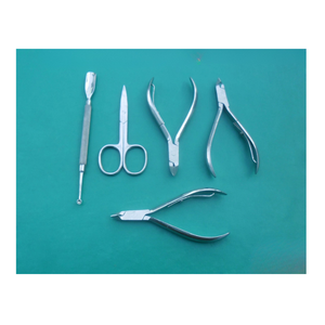ชุดกรรไกรตัดหนังคุณภาพพรีเมียม ผลิตจากเหล็กกล้าไร้สนิมเยอรมัน จำนวน 5 ชิ้น ขนาด 4 นิ้ว พร้อมที่ดันหนัง เหมาะสำหรับงานผิวหนัง โรคเท้า และศัลยกรรมเล็บ ได้รับการรับรองมาตรฐาน CE - Product Image 5