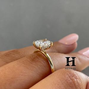 แหวนเพชรทรงรัศมี 2 กะรัต หรูหรา สำหรับหมั้นและวันครบรอบ ทำจากทองคำขาว 14K ประดับเพชรเม็ดเดี่ยว รับรองโดย IGI - Product Image 4