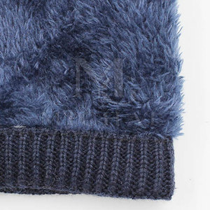 Gorro de punto cálido con textura suave diseñado para actividades al aire libre, viajes, uso casual y temporadas frías. - Product Image 5