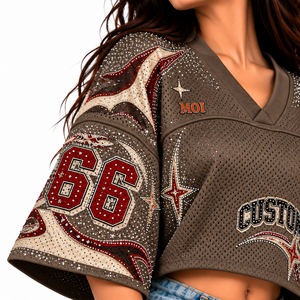 Maillot court en maille marron Y2K pour femme avec strass, col en V, manches courtes oversize, motif graphique numéro et étoiles, tenue d'équipe personnalisée - Product Image 4