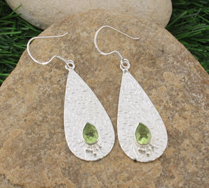 Pendientes de Plata de Ley Hechos a Mano con Peridoto Verde Natural, Piedra de Nacimiento de Agosto, para Bodas y Fiestas - Product Image 2