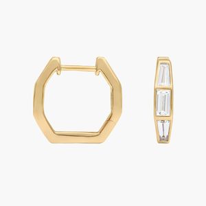 Boucles d'oreilles Huggie en or blanc avec diamants de laboratoire taille baguette - Product Image 6