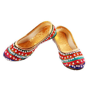 Sandalias Étnicas Tradicionales Hechas a Mano para Mujer, Khussa, Mojari, Jutti Punjabi, Zapatos Negros con Estampado Blanco para Boda - Product Image 4