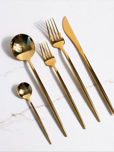 Ensemble de couverts de luxe moderne or et noir, directement de l'usine, pour la restauration hôtelière - Product Image 4