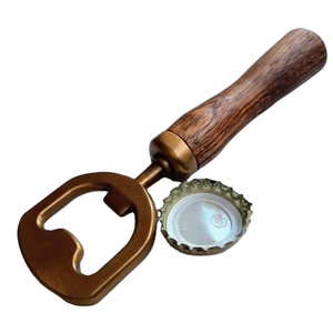 ที่เปิดขวดทองเหลืองสไตล์วินเทจที่เปิดขวดพร้อมโลโก้ - Product Image 1