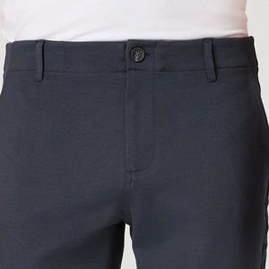 Acabado a medida con un look informal elegante, ropa semiformal adecuada para salidas y pantalones cortos chinos clásicos para hombre con logotipo personalizable - Product Image 2