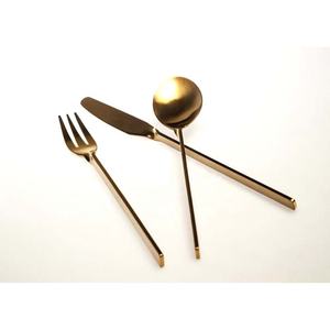 Nuevo precio de fábrica, servicio pesado, restaurante, cubiertos de oro, Metal decorativo, diseño plano largo, mango chapado en oro - Product Image 1