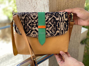 Sac à main en cuir véritable sac à bandoulière multicolore de style attrayant sac à main en cuir recyclé imprimé animal - Product Image 2