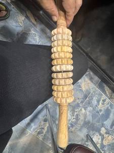 Masseur à rouleaux en bois naturel, outil de massage Gua Sha pour le dos, relaxant musculaire corporel, artisanat en bois fait main d'Inde - Product Image 2