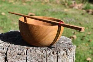 Tazón de Madera Natural con Acabado Liso y Construcción Duradera, Tazón Rústico Hecho a Mano para Servir Ensaladas, Frutas, Bocadillos y Más - Product Image 5