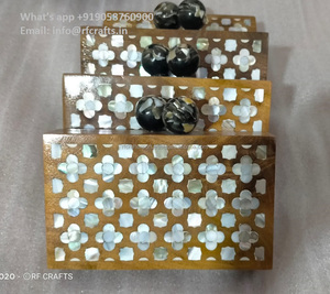 Bolso de noche de madera único con detalles de nácar para eventos especiales y celebraciones - Product Image 3