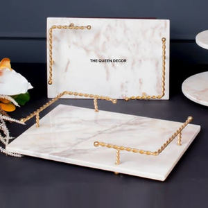 Plateau de service rond en métal robuste, finition argent brillant, gravé par un designer unique, avec poignée, lot de 2. - Product Image 6