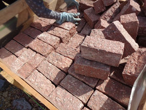 Adoquines Cúbicos de Granito Rojo, Adoquines Naturales para Caminos, Entradas, Patios y Exteriores - Product Image 6