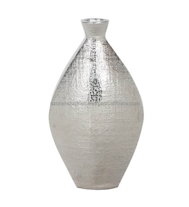 Florero de aluminio de estilo contemporáneo Elegante y duradero Piso de aluminio decorativo para el hogar Oficina por Azora Industries - Product Image 2