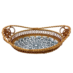 Assiette ovale en céramique faite à la main avec des poignées tissées en rotin à motif floral noir Plateau de service décoratif pour la cuisine à la maison et la fête - Product Image 1