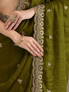 Sari en satin de soie vert brodé avec bordure en sequins et jari dori, élégant pour mariage, fête ou festival - Product Image 6